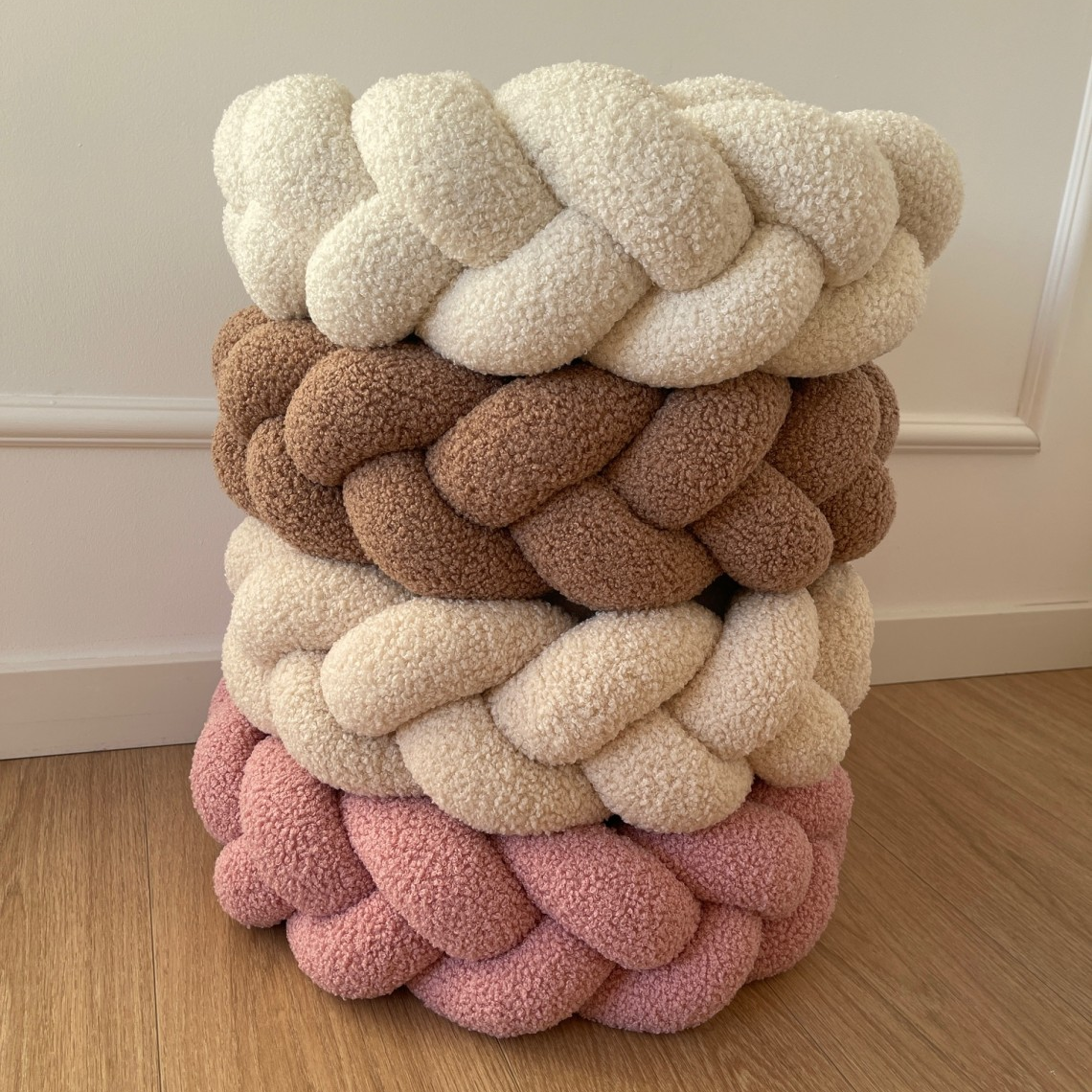 Zaščitna pletena obroba za otroško posteljico BUKLE