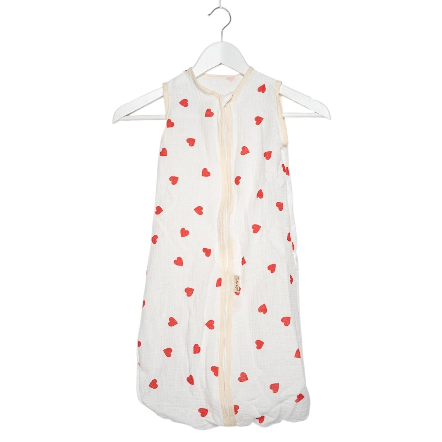Baby Natur white sleeveless sleeping bag with red hearts pattern, made of soft, breathable cotton.