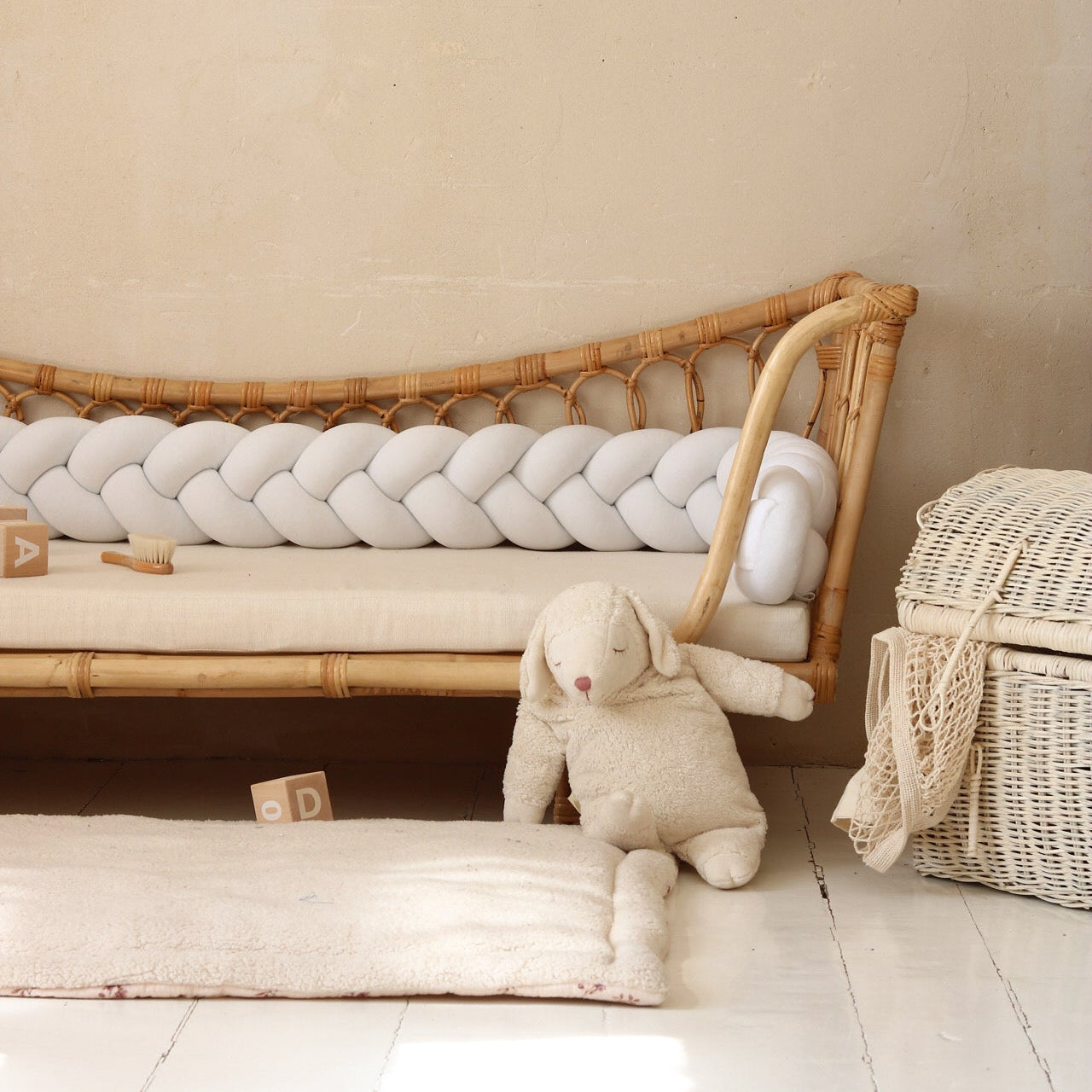 Zaščitna pletena obroba za otroško posteljico STANDARD ŽAMET
